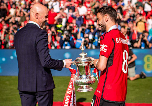 ​Manchester United chính thức giữ chân ngôi sao Bruno Fernandes