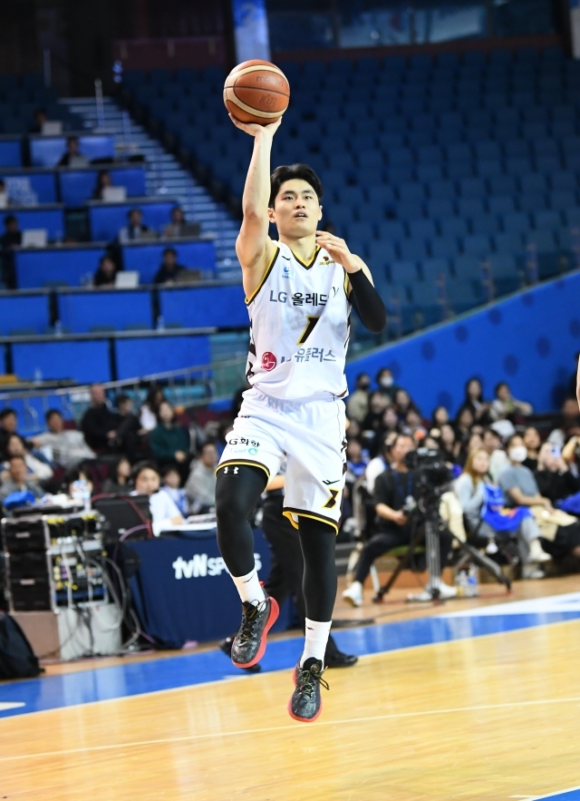 창원LG, 삼성 완파하며 2위 굳히기...마레이 27점 15리바운드