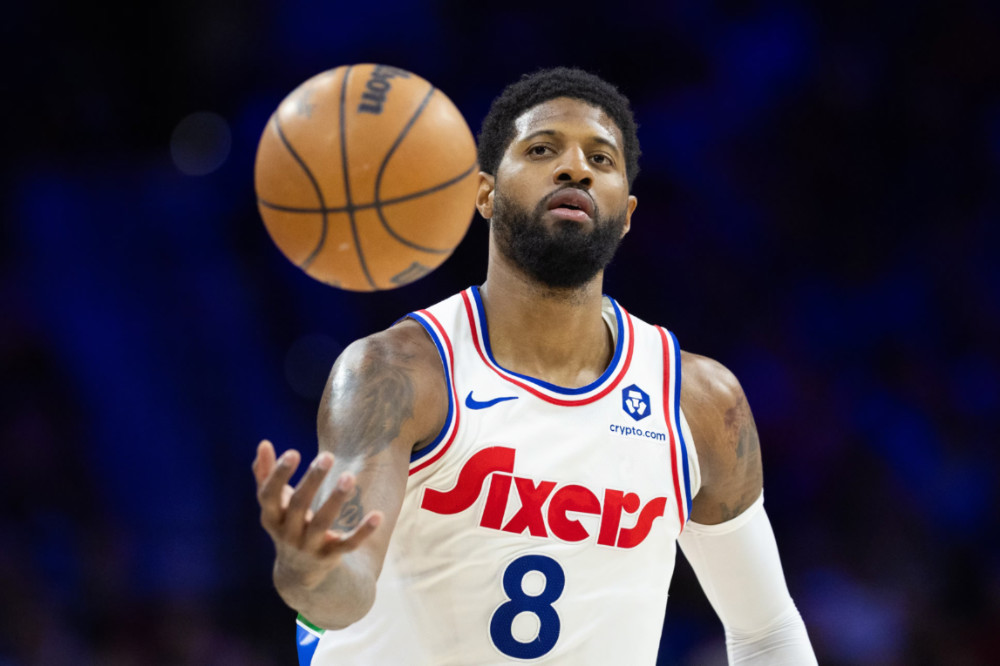Shams: Paul George đã điều trị đầu gối trái, sẽ vắng mặt trong phần còn lại của mùa giải.
