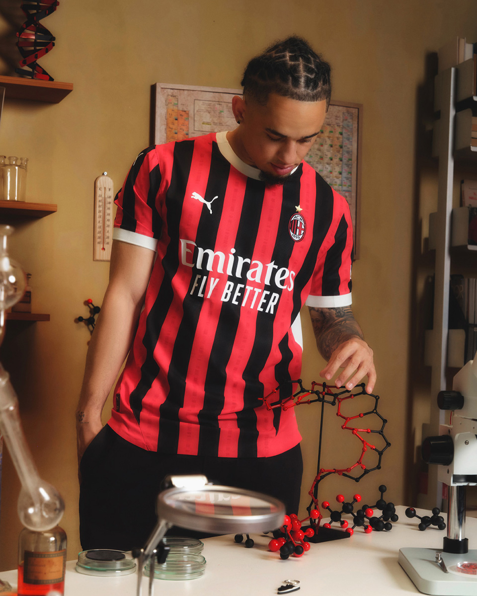 ​Áo đấu sân nhà AC Milan mùa giải 2024-25