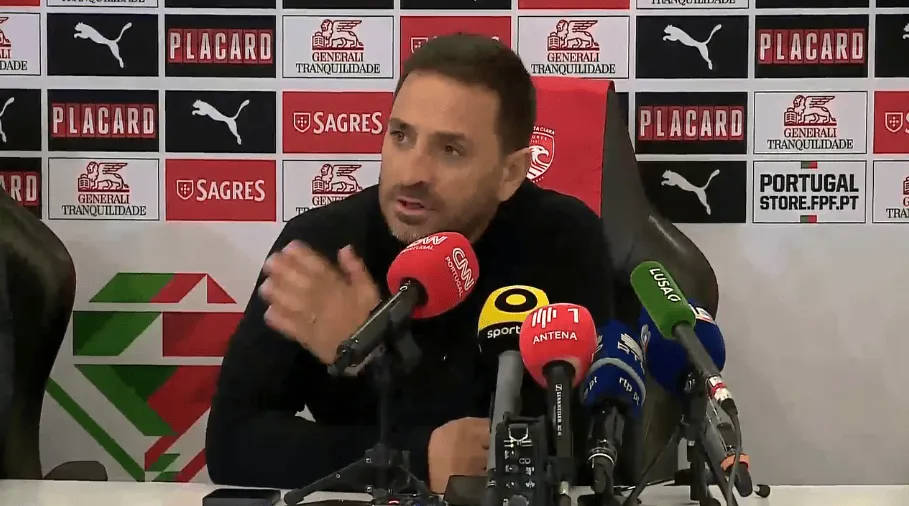 VAR mất 12 phút để tìm quả phạt đền, HLV Santa Clara: Đây là một ngày đen tối của bóng đá Bồ Đào Nha