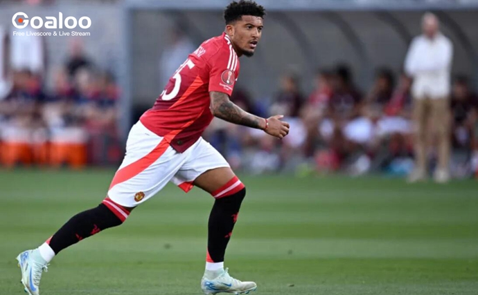 Manchester United's Jadon Sancho makes shock move to Chelsea