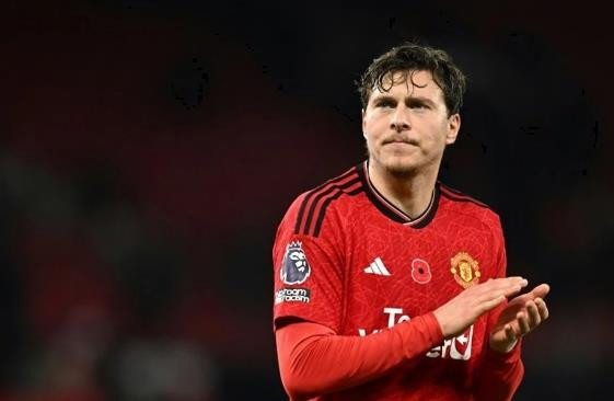 ​Victor Lindelof trở lại tập luyện đầy đủ cùng Man Utd