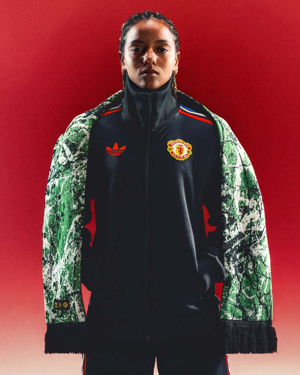 Adidas × Manchester United × Stone Roses loạt quần áo chung