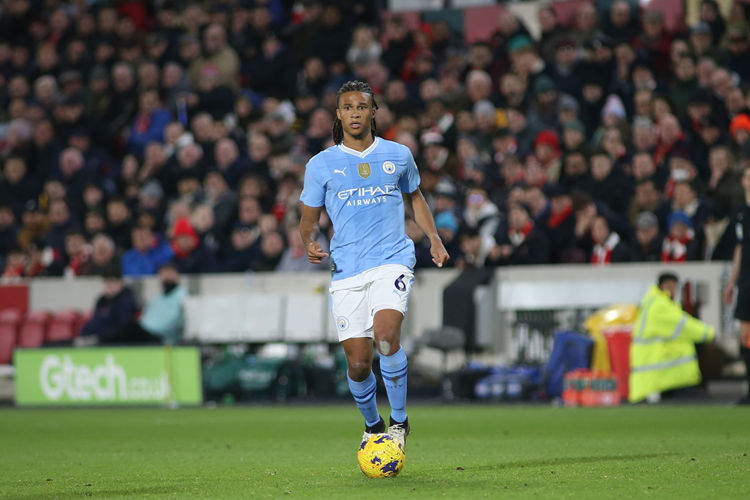 Báo Ý: Inter Milan sẵn sàng chi 2 triệu euro thuê và 10 triệu euro mua đứt để chiêu mộ Ake, tái hiện thương vụ Akanji