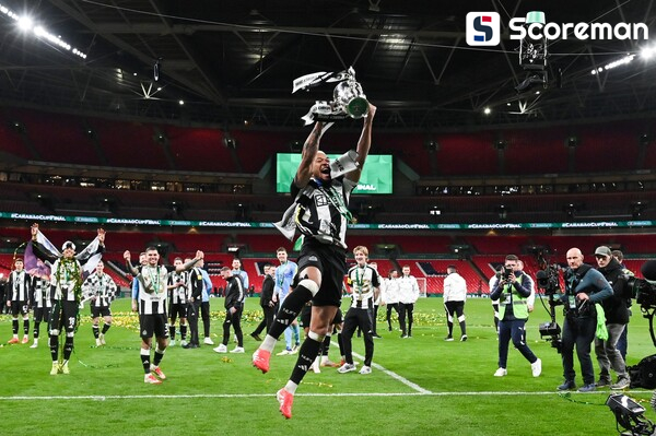 리버풀, 뉴캐슬에 1-2로 패하며 카라바오컵 준우승