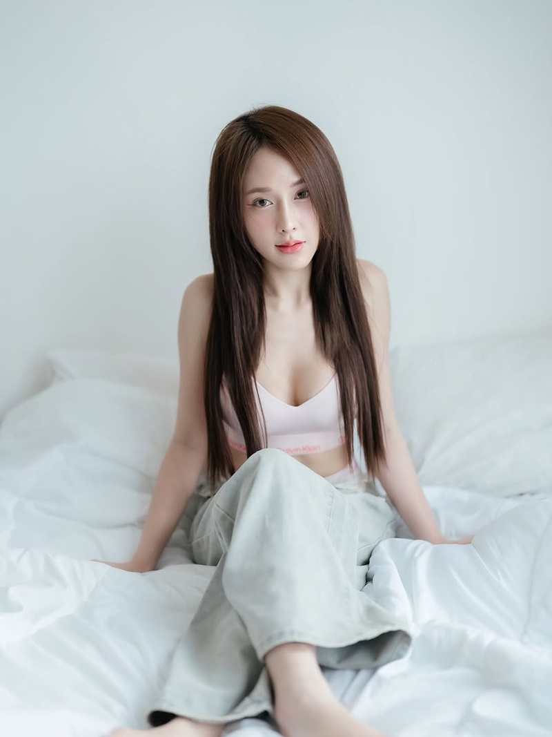 เนย วรัญญา สาวสวยขวัญใจชาวเน็ต อวดหุ่นแซ่บเกินต้าน