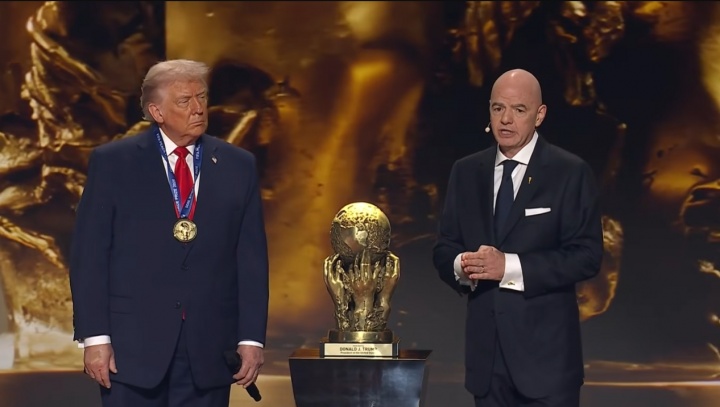 ​ฟีฟ่าประกาศมอบ 'รางวัลสันติภาพ' ครั้งแรกให้ ปธน. ทรัมป์