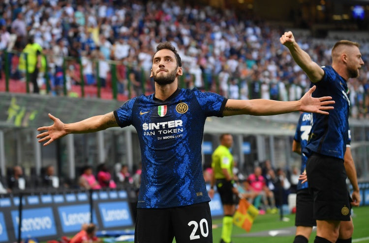 Fabregas ca ngợi Calhanoglu: Cậu ấy là mẫu cầu thủ đẳng cấp vô địch như Pirlo, Modric, Kroos