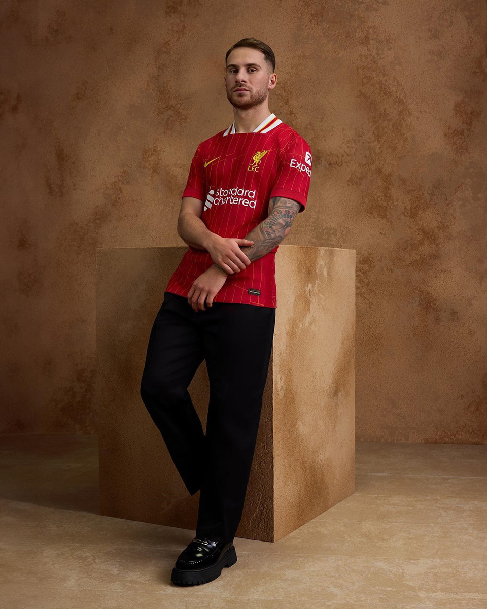 Áo thi đấu sân nhà Liverpool mùa giải 2024-25