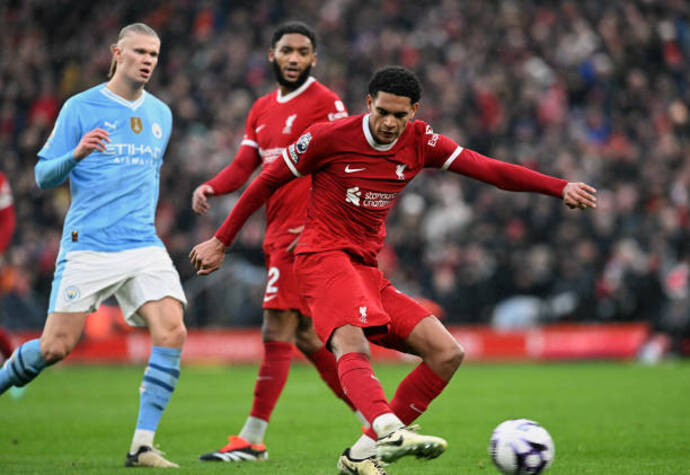 Van Dijk is one of the greatest defenders of all time