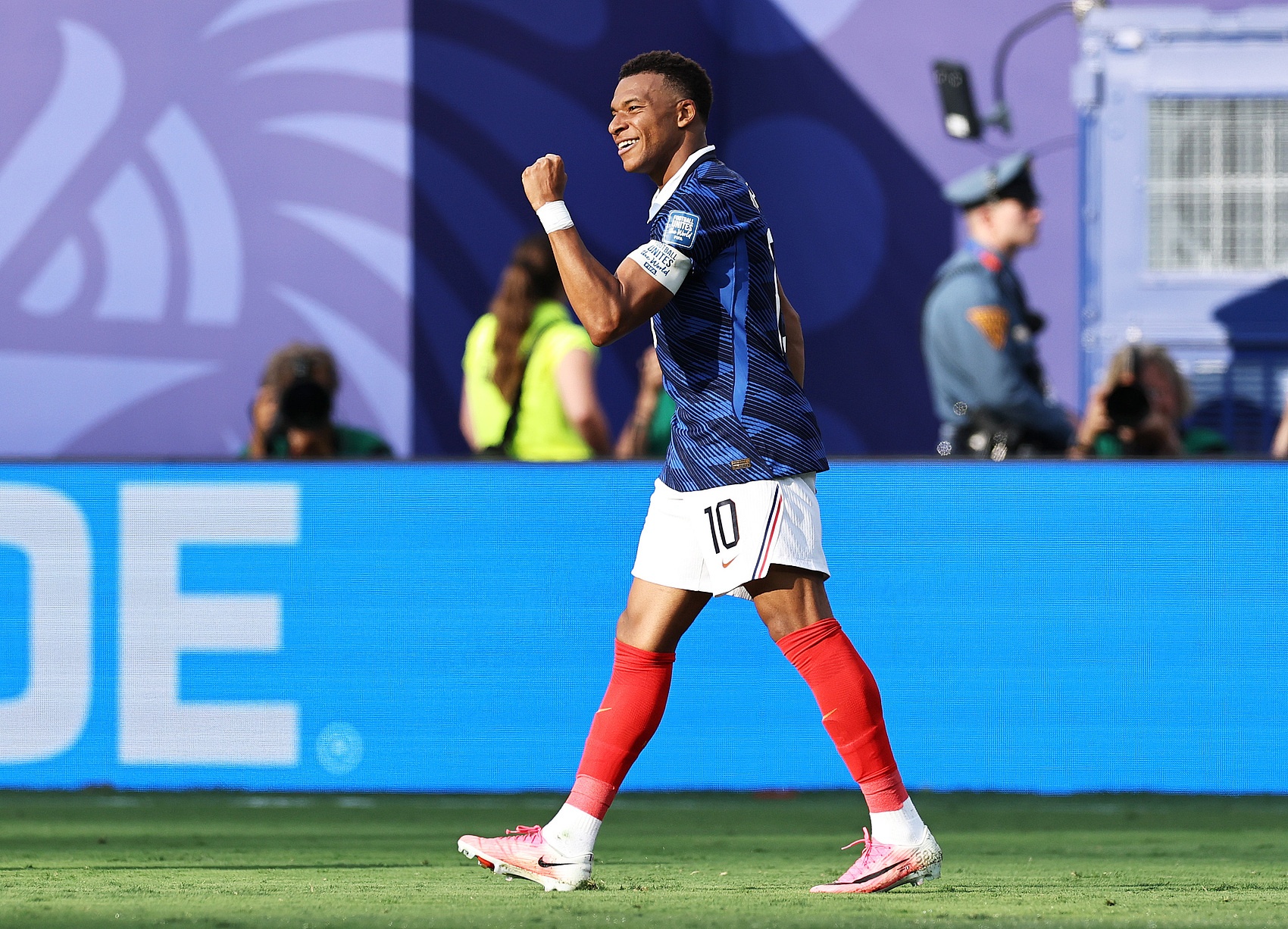 Neville: World Cup này sẽ thuộc về Mbappé, cậu ấy đang từng bước tiến vào ngôi đền huyền thoại