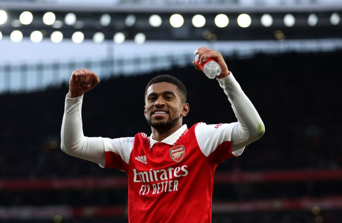 Reiss Nelson đến Fulham, here we go!