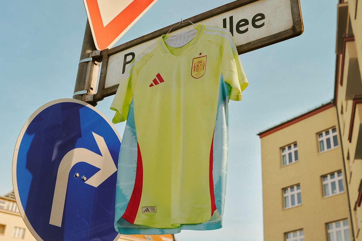 Áo đấu sân nhà và sân khách của đội tuyển Tây Ban Nha tại EURO 2024