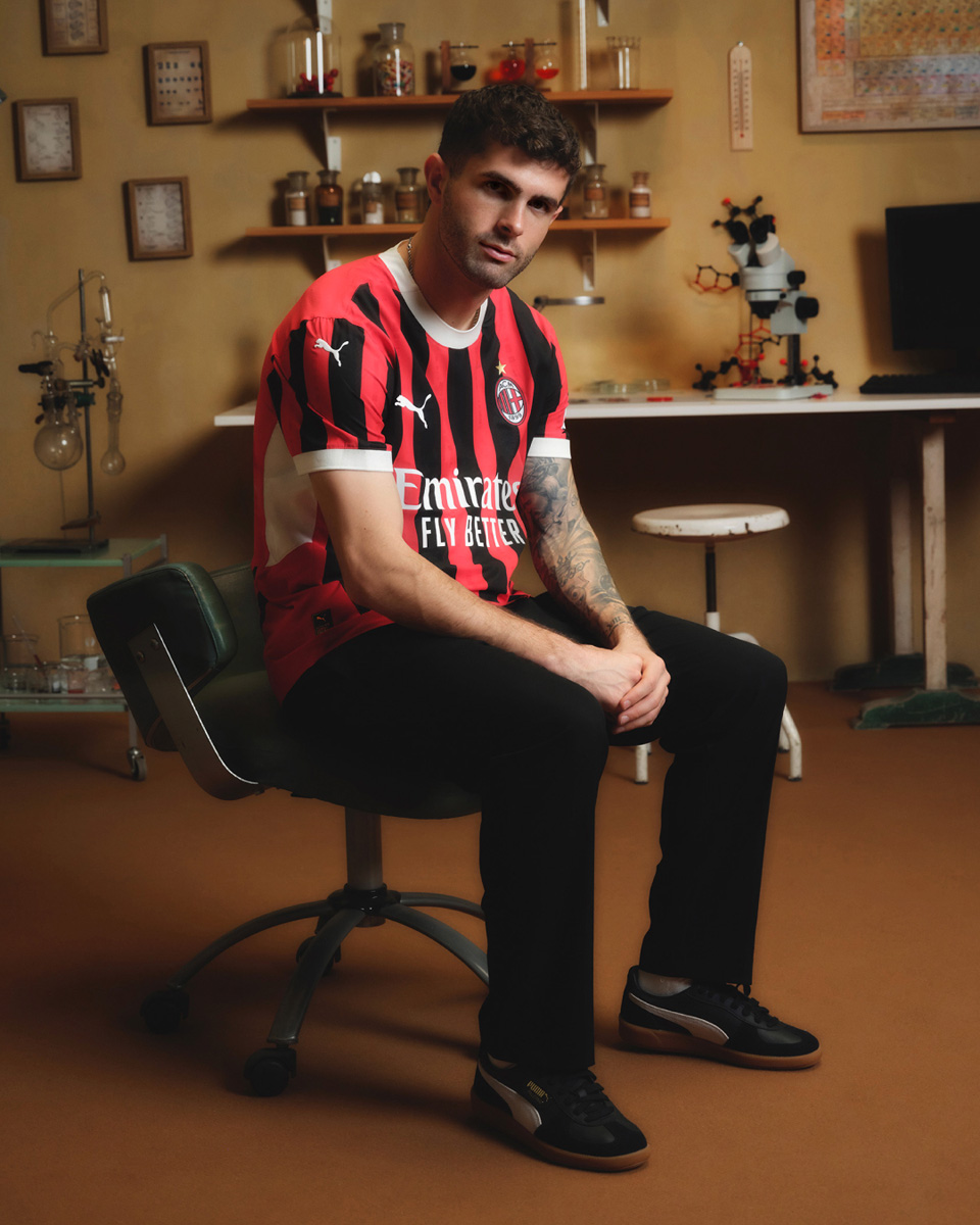 ​Áo đấu sân nhà AC Milan mùa giải 2024-25
