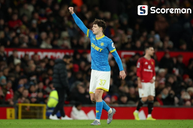 '황희찬 88분' 울버햄튼, 맨유와 1-1 무승부… 개막 19경기 무승