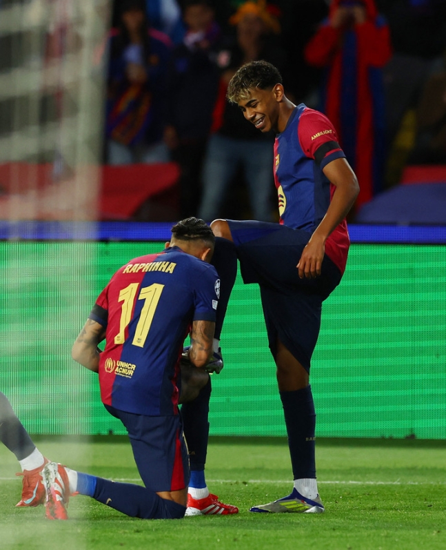 바르셀로나, 벤피카 꺾고 UCL 8강 진출...'하피냐 2골 1도움'