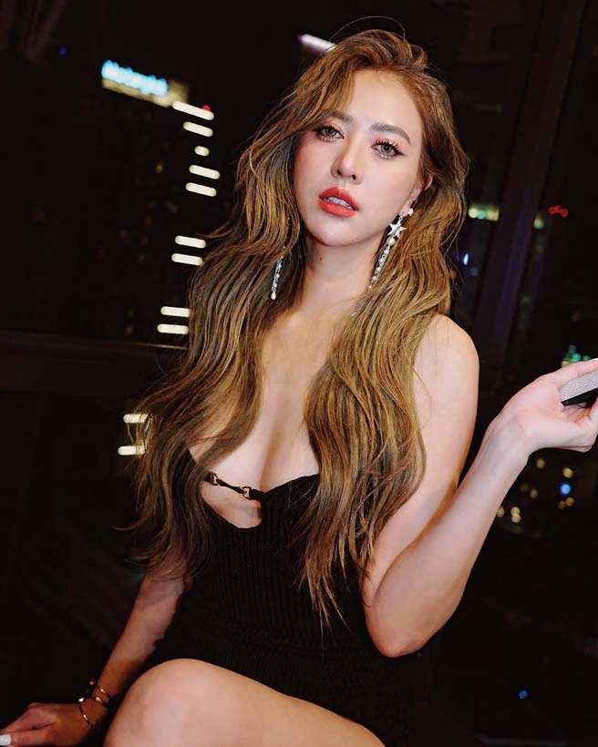 น้ำหวาน รักษ์ณภัค เปลี่ยนลุคเป็นสายฝอ เซ็กซี่ ขี้เล่น อื้อหือ... ไอจีไฟลุก