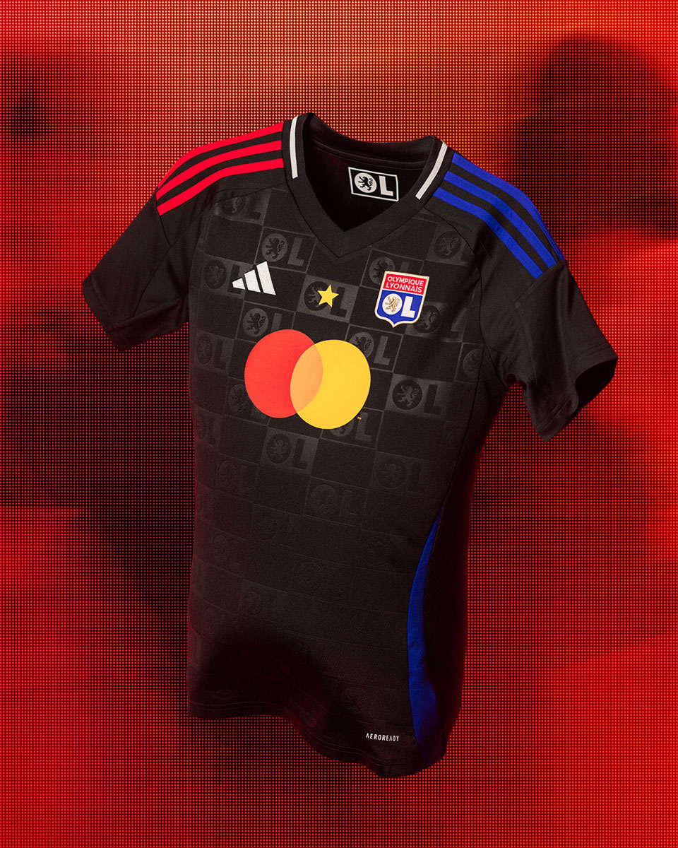 Áo đấu sân khách Lyonnais cho mùa giải 2024-25