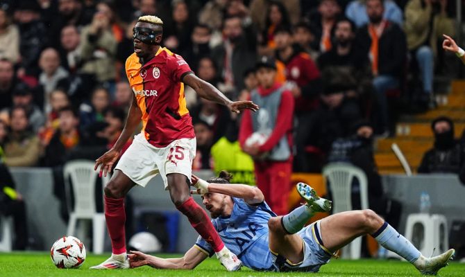 Osimhen's Double Powers Galatasaray Past 10-Man Spurs in Istanbul Thriller
