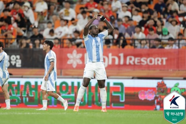 울산HD, 강원FC와 2-2 무승부... 공식전 10경기 연속 무승