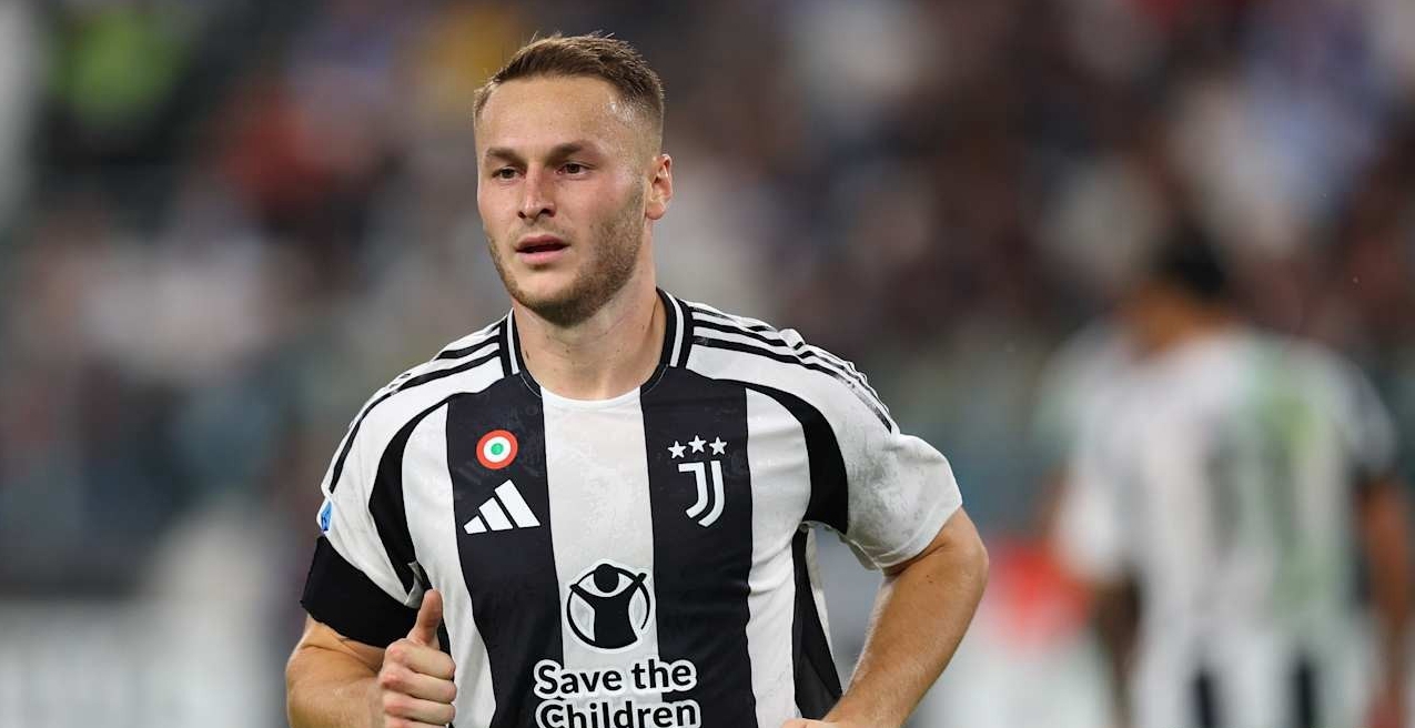 Juventus official statement: Koopmeiners suffers a slight displaced rib fracture.