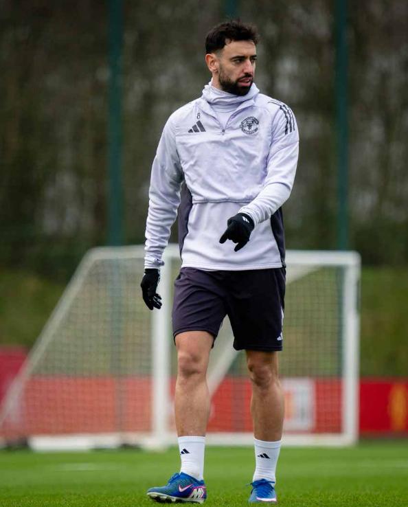 ​พรีเมียร์ลีกระอุ! แมนยูฯ เปิดรังโอลด์ แทรฟฟอร์ด รับมือ สเปอร์ส เดิมพันแต้มสำคัญ