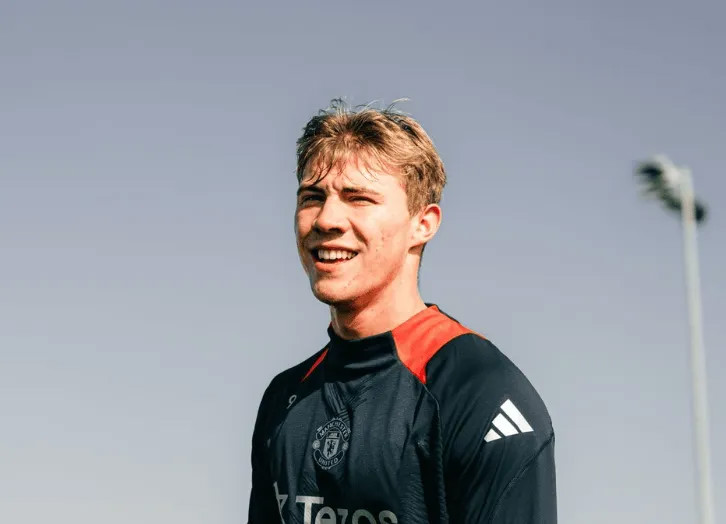 Anthony không muốn đến VĐQG Thổ Nhĩ Kỳ; Manchester United không vội vàng đưa Hoylen trở lại