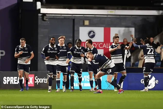 Millwall đá FA Cup gặp đội hạng thấp, CĐV đại kình địch West Ham mua vé đội khách để chế nhạo