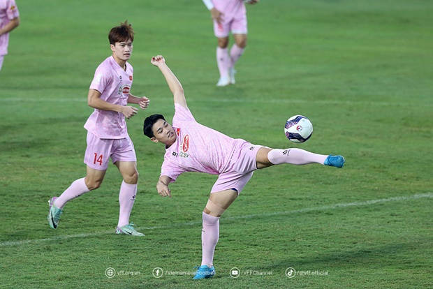 Nguyễn Đình Bắc lên tiếng về việc xuống Hạng Nhất thi đấu