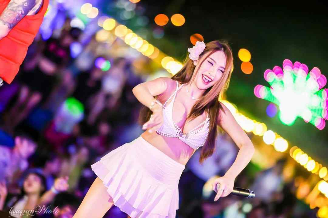 ออมสิน สิริวรัญญา นางแบบสาวสุดแซ่บ ดีกรี TOP 20 MAXIM THAILAND 2016