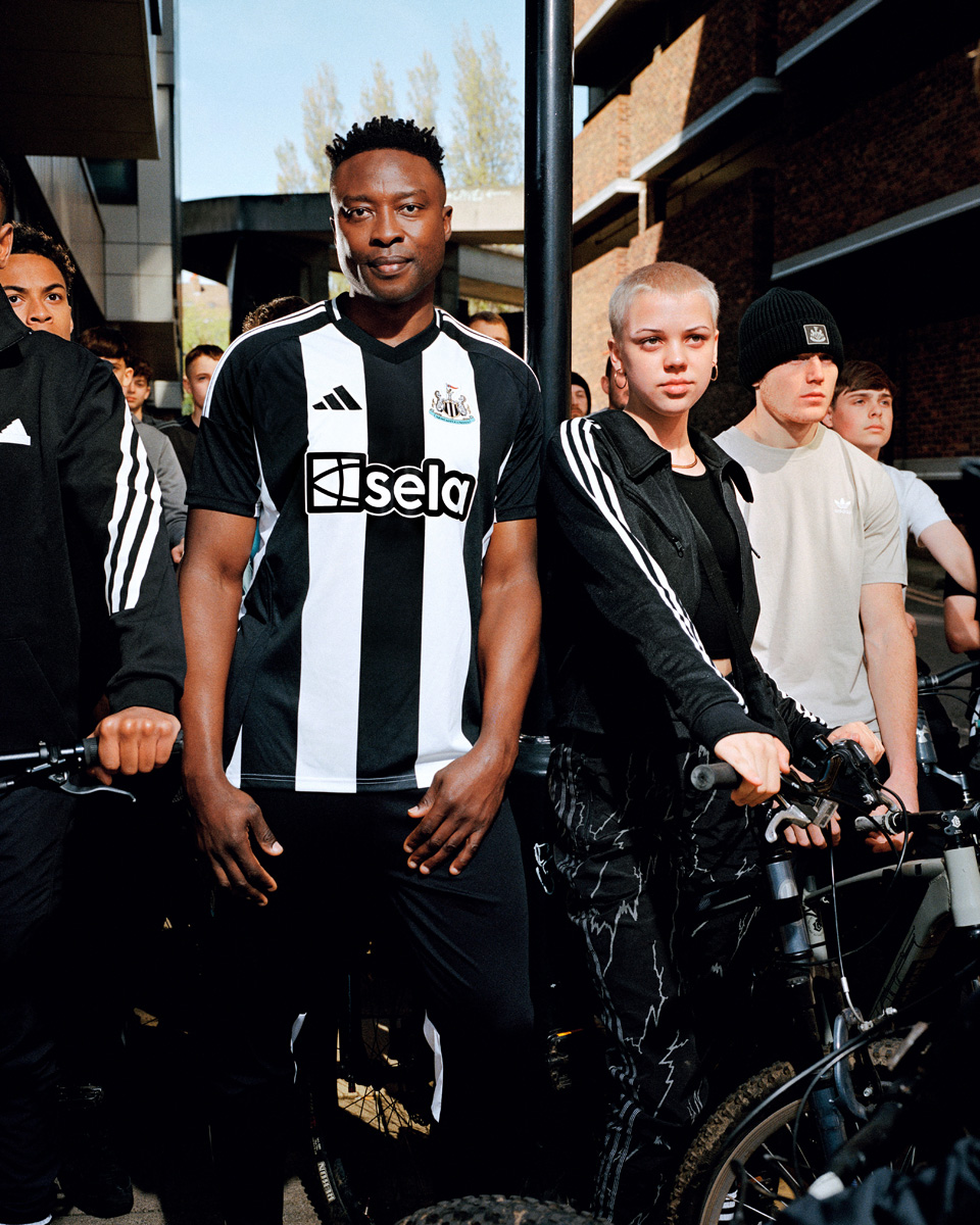 Áo thi đấu sân nhà Newcastle United cho mùa giải 2024-25