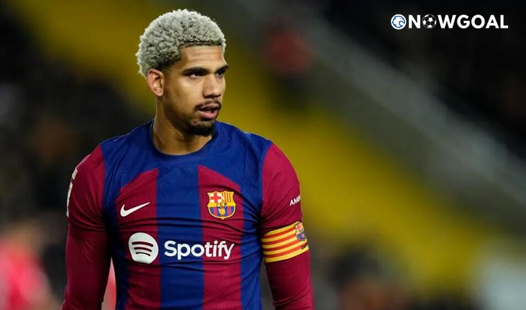 ​Barcelona may not register Ronald Araujo until January