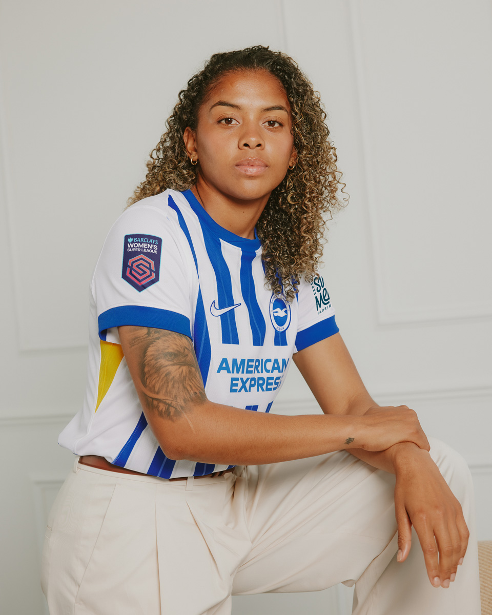 Áo đấu sân nhà Brighton cho mùa giải 2024-25
