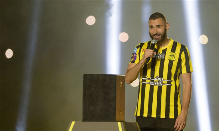 Benzema made his official debut at Al-Jazeera's home stadium, showcasing the Ballon d'Or trophy.