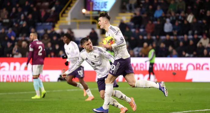 Šeško Saves a Point for Man United in Post-Amorim Opener