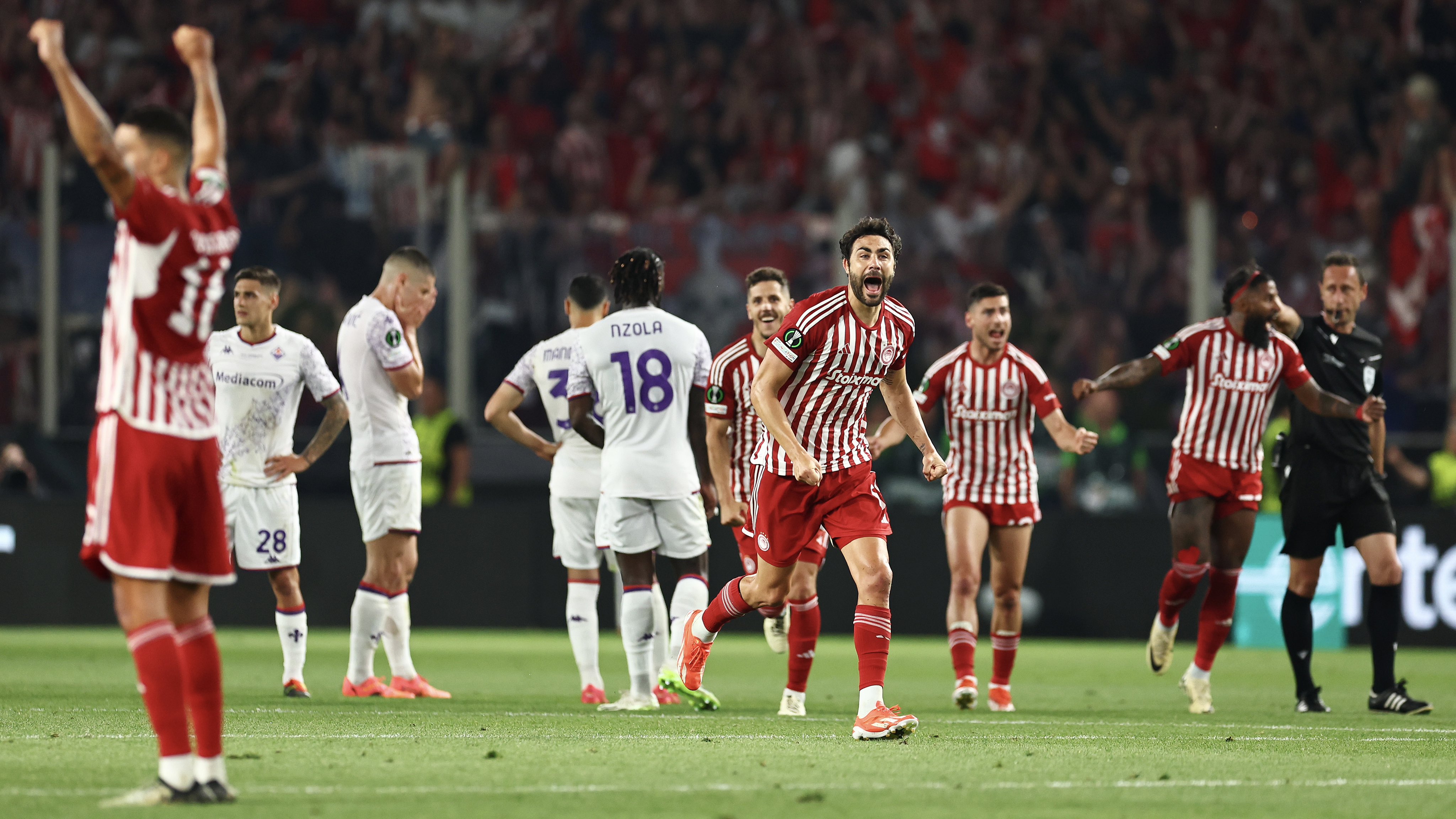 Olympiacos FC： WE ARE THE  @europacnfleague  WINNERS! WE ARE THE CHAMPIONS! 🔴⚪🏆