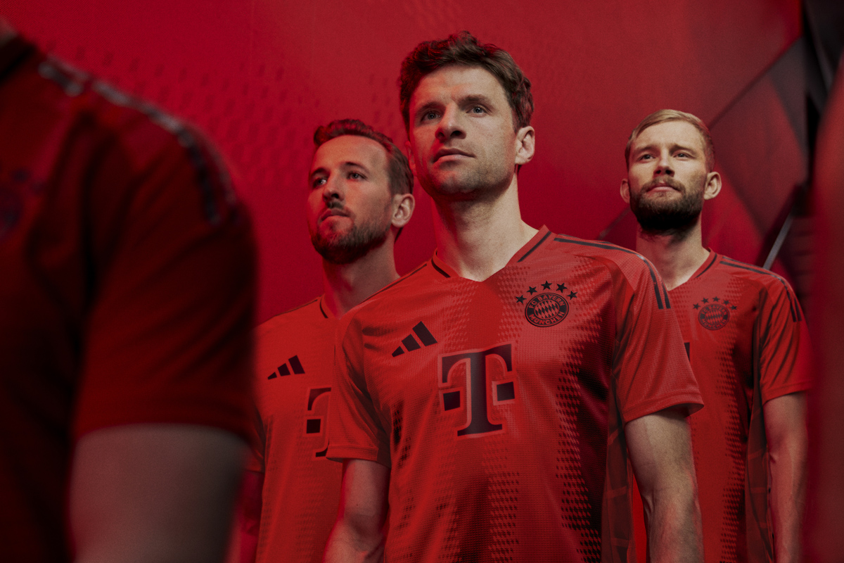 Áo đấu sân nhà của Bayern Munich 2024-25