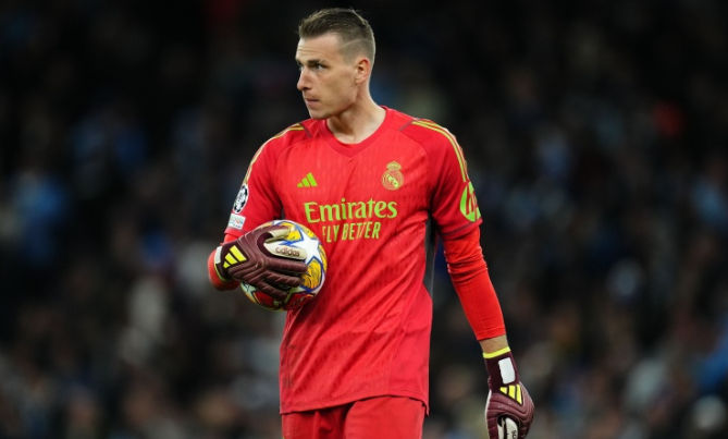 Sau khi không ký được hợp đồng với Maignan, Fenerbahce đang cân nhắc thủ môn Lunin của Real Madrid