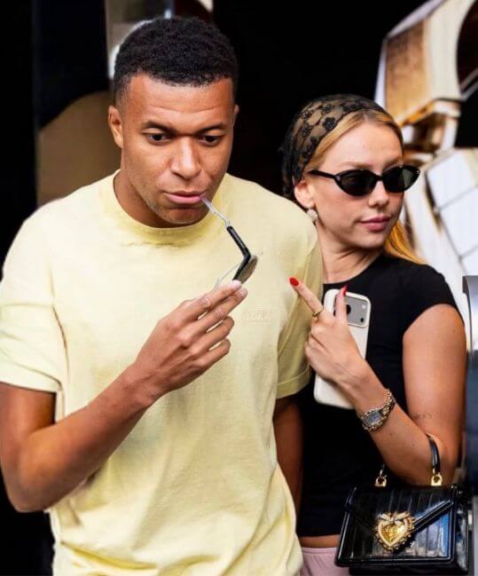 Tình cảm Mbappe và bạn gái sao Tây Ban Nha lên cao, cặp đôi đổ bộ cửa hàng xa xỉ ở Paris