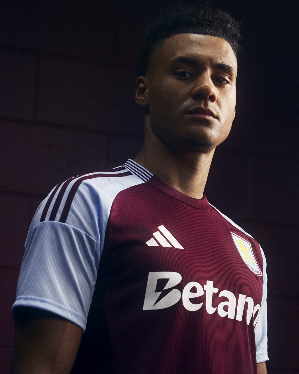​Áo đáu sân nhà Aston Villa cho mùa giải 2024-25