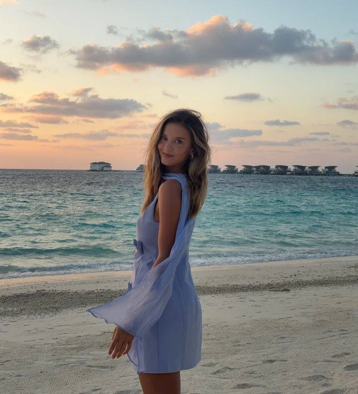 Bạn gái Hummels khoe ảnh đẹp trên mạng xã hội