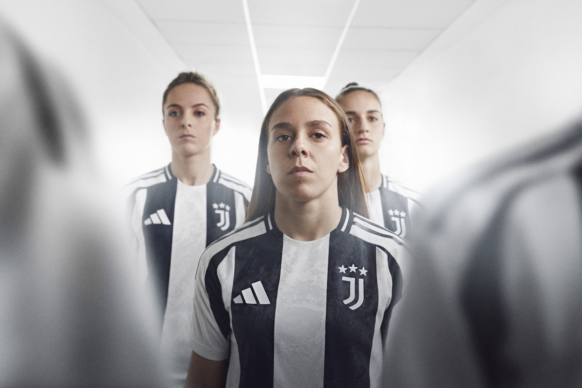Áo đấu sân nhà Juventus cho mùa giải 2024-25