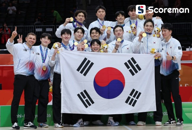 '이현중 맹활약' 남자농구, 일본 꺾고 우승…12년 만의 금메달