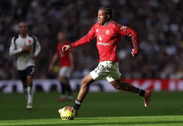 Man Utd Bị Đặt Dấu Hỏi Ở Vị Trí Wing-back, Thompson Ưa Chuộng Dalot Hơn Dorgu