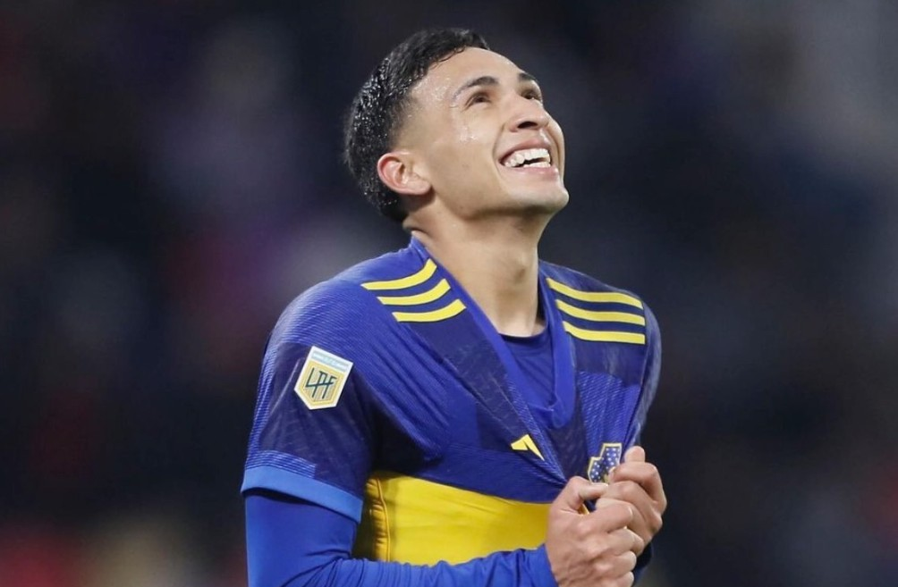 Al Khaleej offers $17 million for Boca midfielder Ezequiel Fernández.