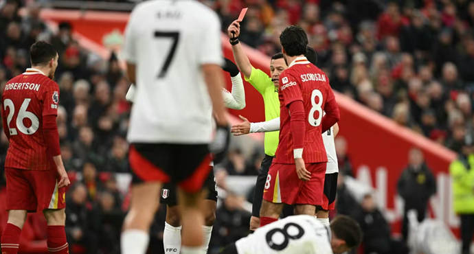 เดอร์ม็อต อดีตเปาพรีเมียร์ลีก ชี้ตัดสินพลาดใบแดง 