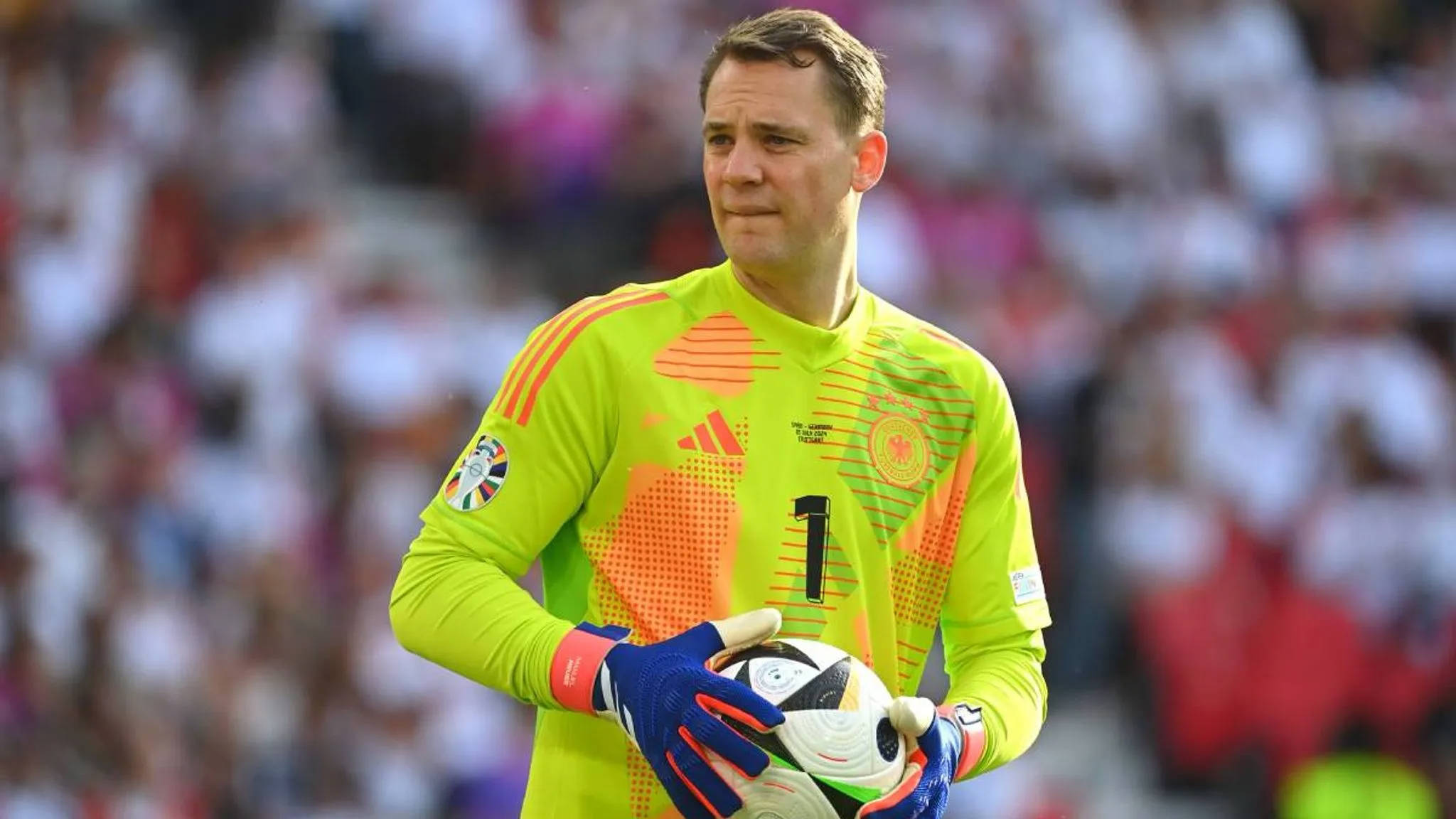 Neuer 40 tuổi dự World Cup lần thứ 5, sẽ lập kỷ lục cầu thủ lớn tuổi nhất lịch sử tuyển Đức ra sân tại World Cup