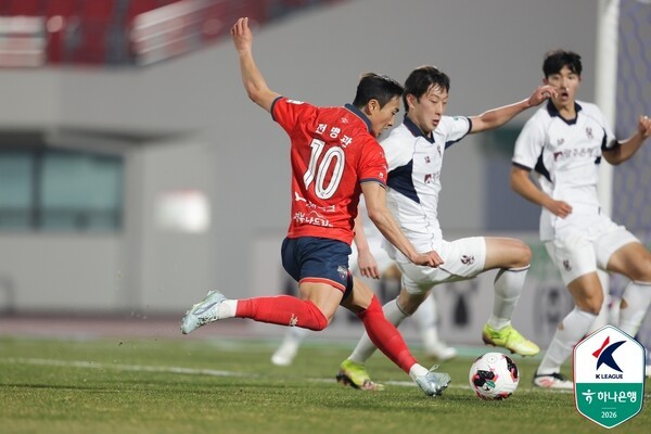 '10명 뛴' 김천, 후반 51분 고재현 극적 동점...광주와 1-1 무승부