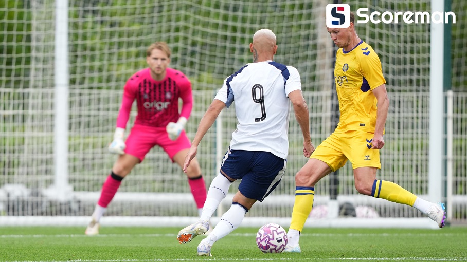 손흥민, 주장 완장 달고 프리시즌 첫 선발… 3부리그 위컴과 2-2 무승부